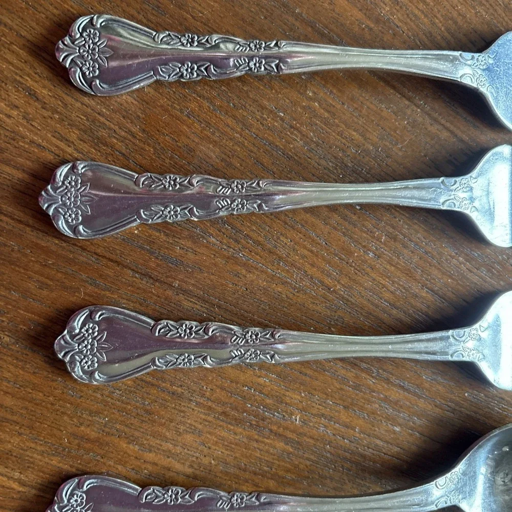 Rogers Flatware 4 Dinner Knives 3 TSP, 3 Sm Forks, 4 ForksKorea Stainless Steel